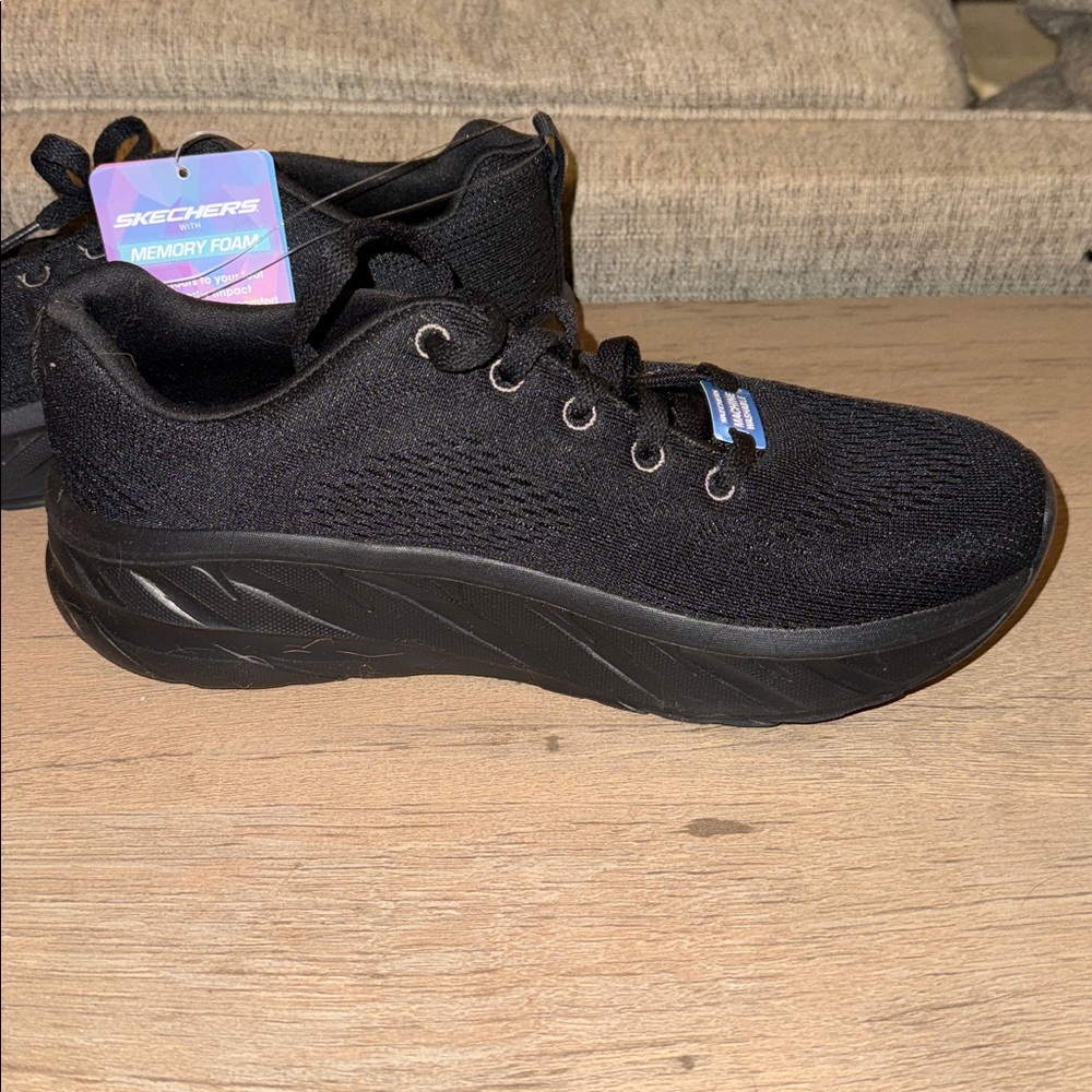 Size 8.5 Skechers Premium Memory Cushioning Memory Foam Sneakers - Picture 3 of 7
